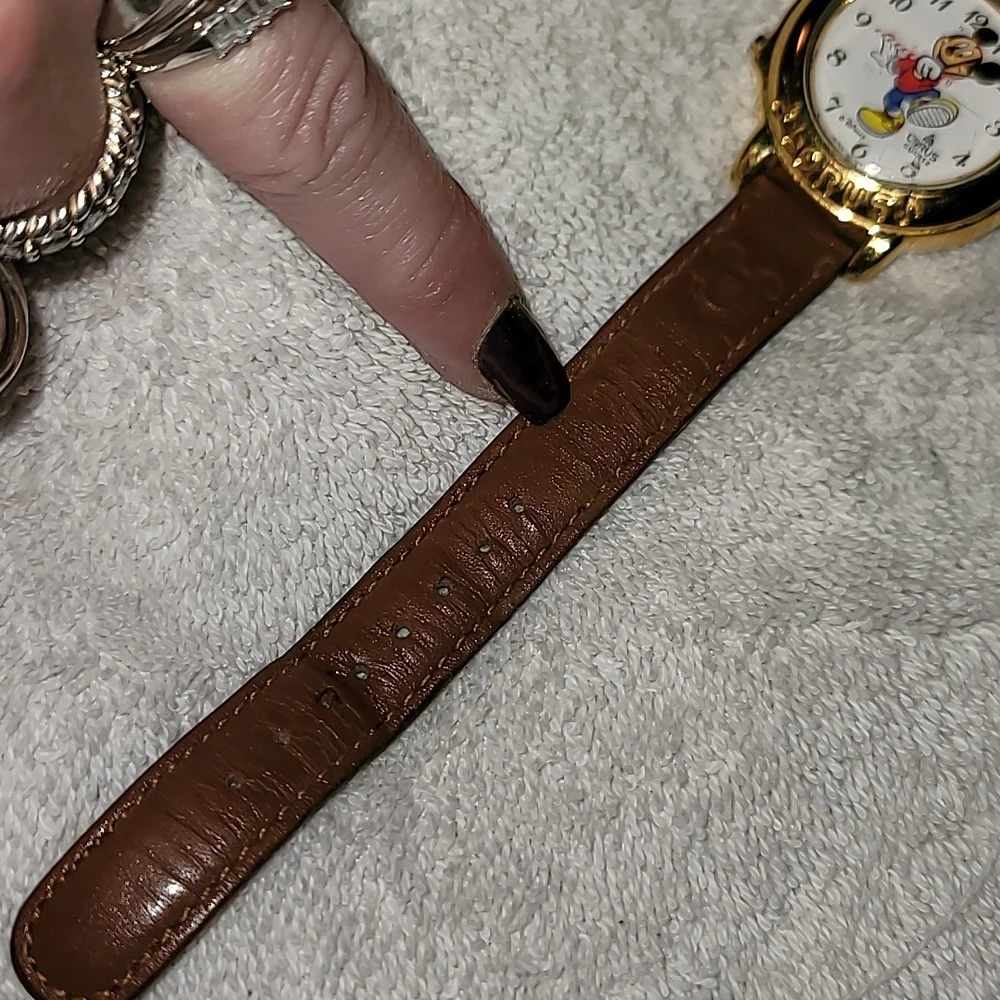 Vintage Lorus by Seiko Mickey Mouse Marching Musical Watch Women Gold‎ Tone V421